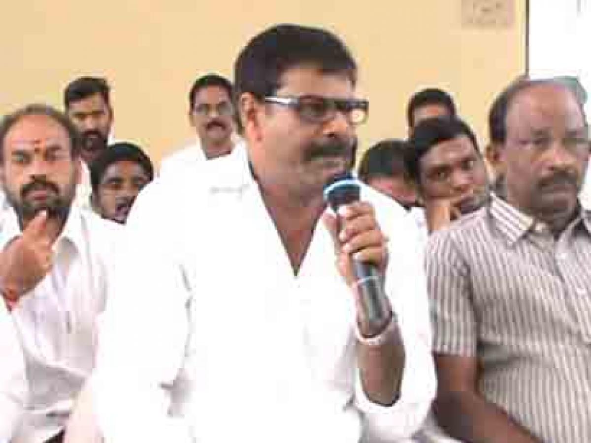 Anam Vijayakumar Reddy makes a switch to YSRCP